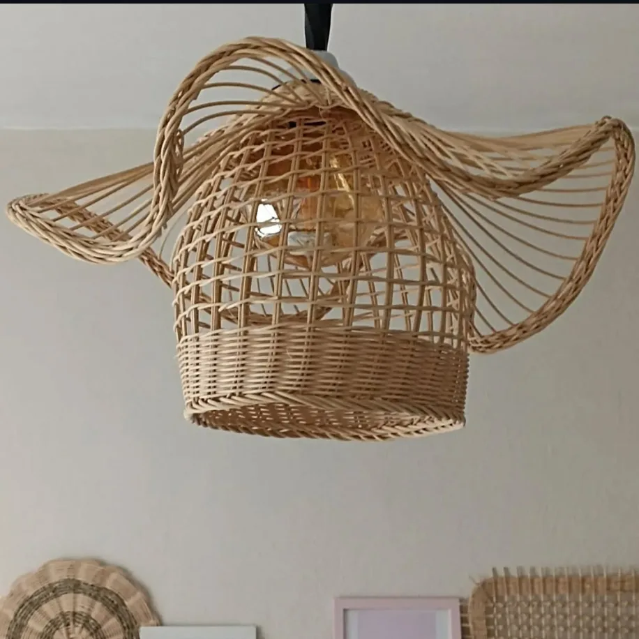 Zeren Dalga ve Kafes Formlu Rattan Avize — 55 cm
