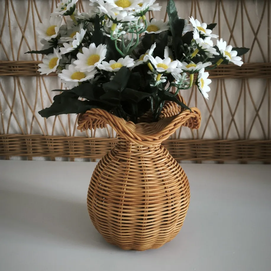 Balerina Rattan Vazo — Küçük Boy