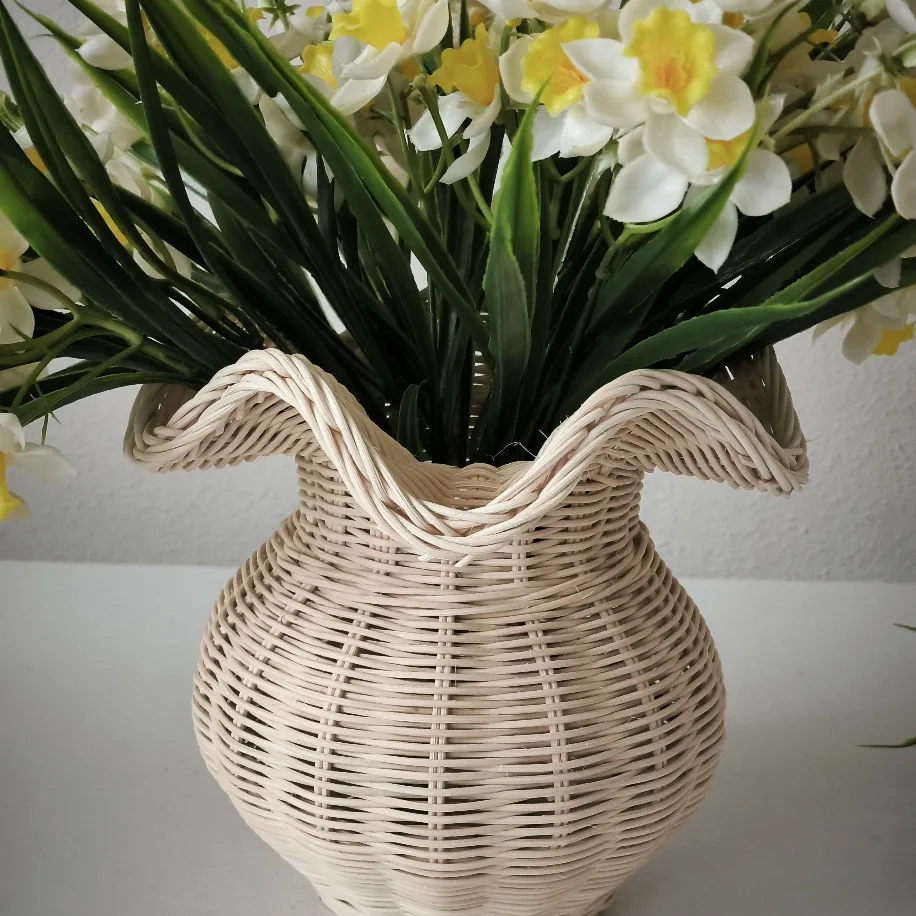 Balerina Rattan Vazo — Küçük Boy 20x20 cm